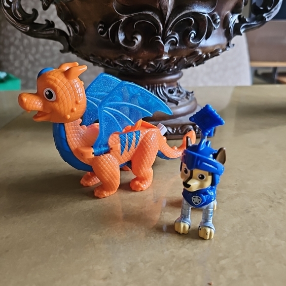 Paw Patrol Other - Paw Patrol Rescue Knights Chase Dragon Draco Set of 2 toy figures Flapping Wings